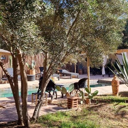 לינה וארוחת בוקר טרודאנט Les Trois Paons מראה חיצוני תמונה