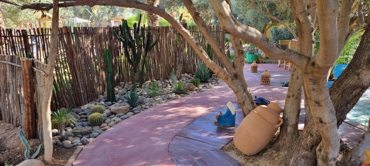 לינה וארוחת בוקר טרודאנט Les Trois Paons מראה חיצוני תמונה