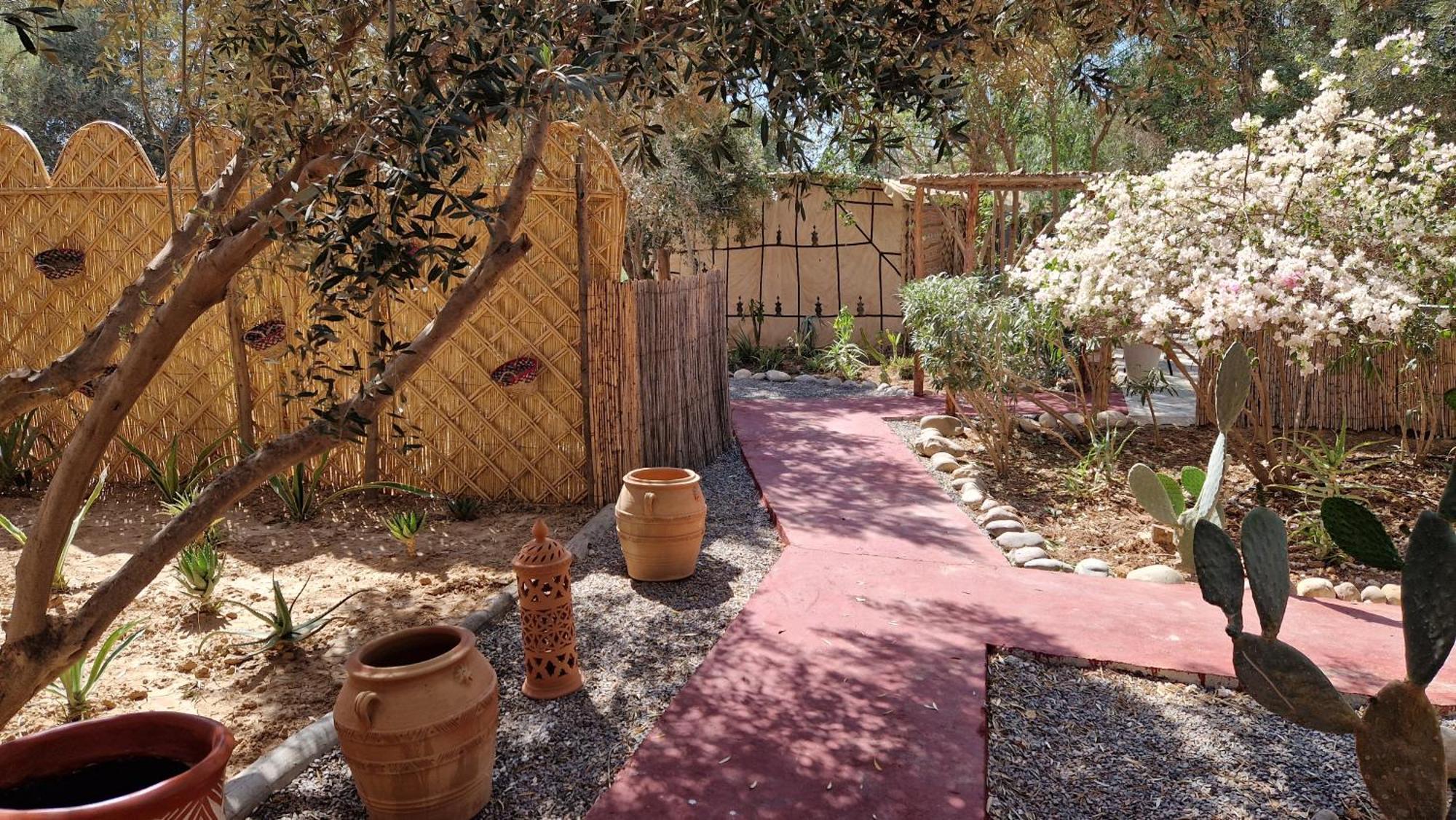 לינה וארוחת בוקר טרודאנט Les Trois Paons מראה חיצוני תמונה