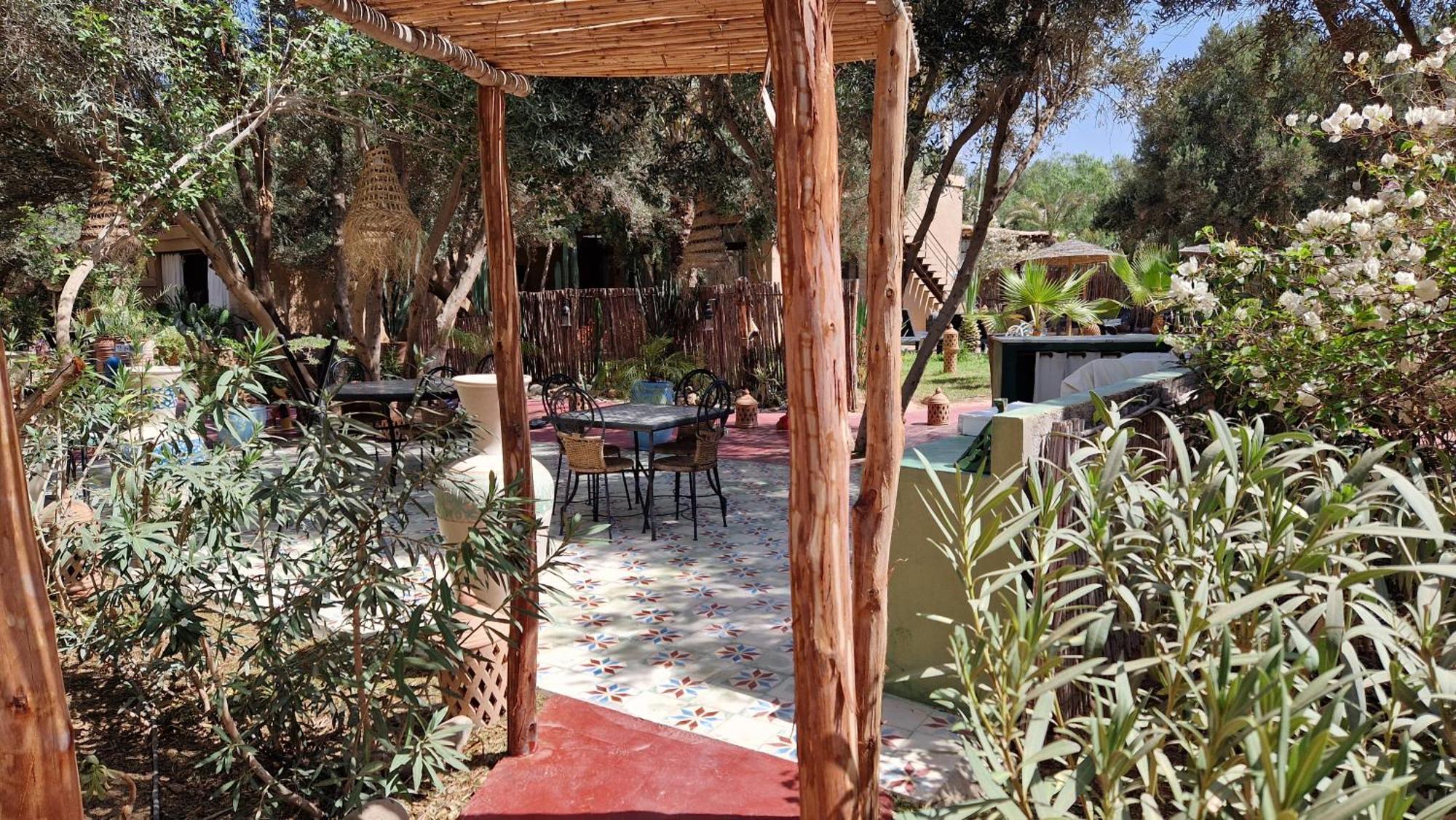 לינה וארוחת בוקר טרודאנט Les Trois Paons מראה חיצוני תמונה
